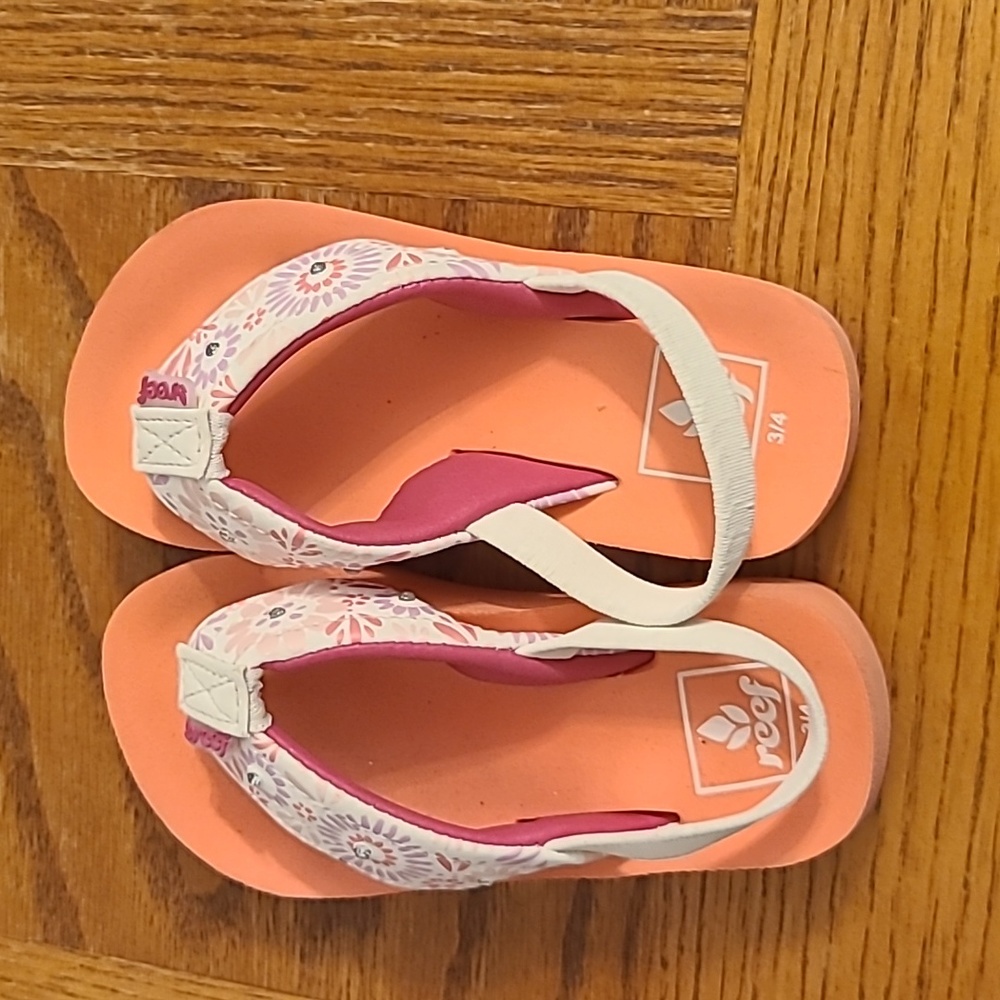Light-Up Sandals - Picture 3 of 8